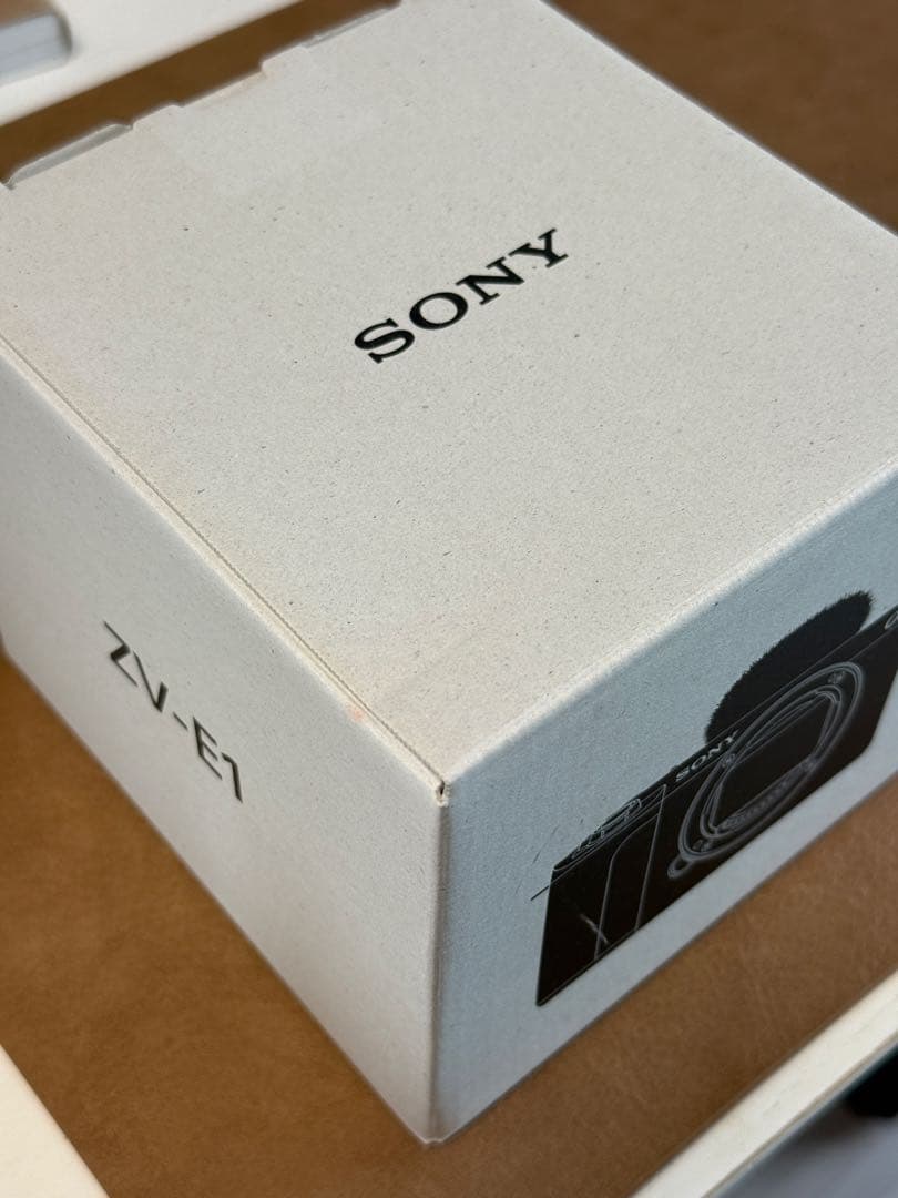 SONY ZV-E1 ミラーレスカメラ　ボディ　ウィンドスクリーン付き
