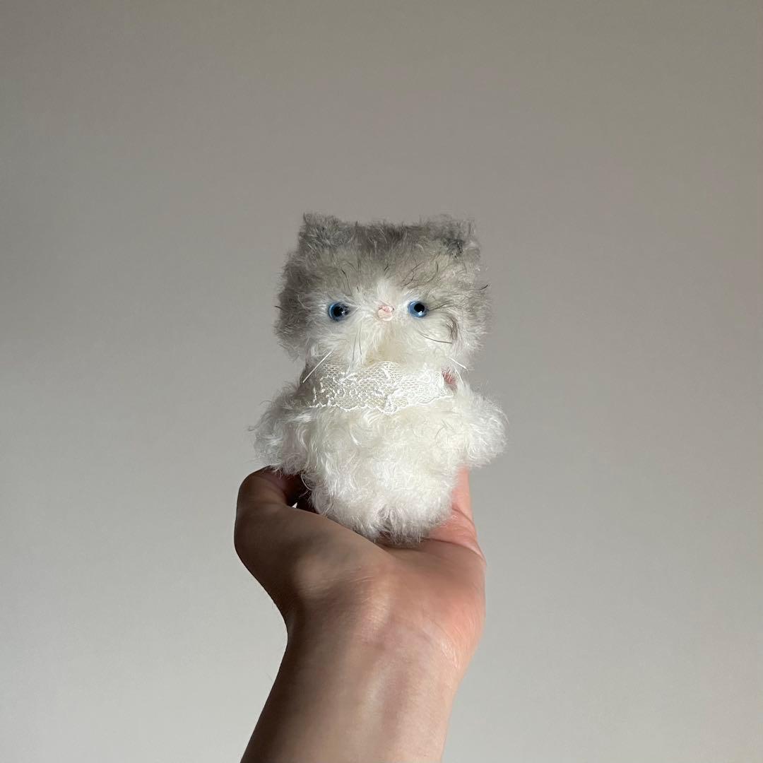 Art　ちいさなネコ　ハンドメイド　猫　ぬいぐるみ　作家　アートドール　a1
