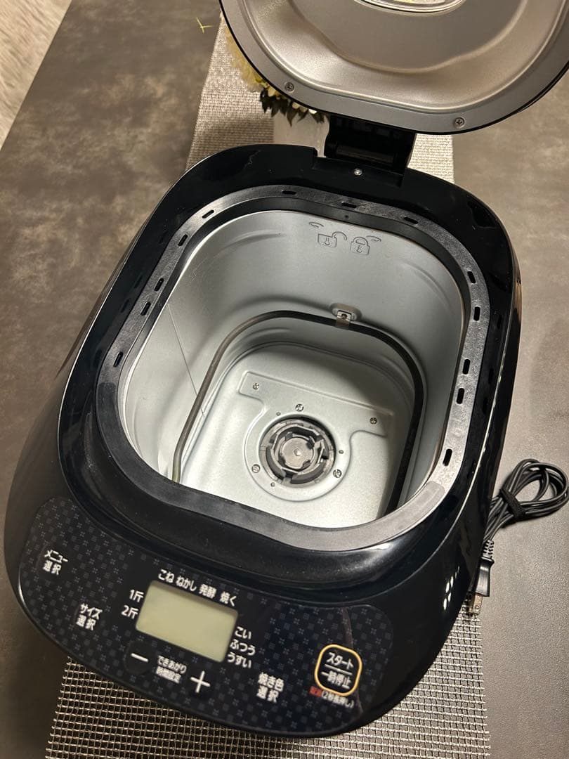 【美品】2024年製　アイリスオーヤマ　ホームベーカリー