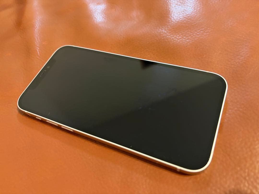 【美品】Apple iPhone 12 ホワイト 6.1インチ
