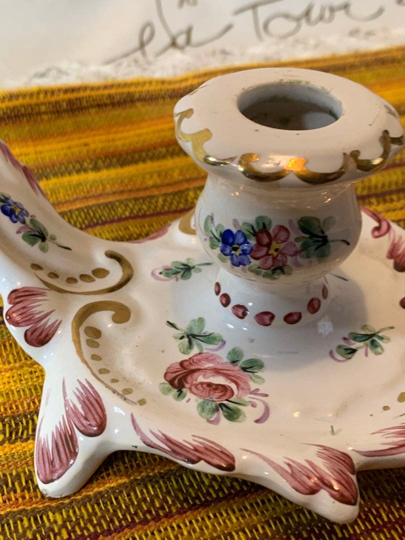 フランス製　アンティーク　持ちやすい陶器のキャンドルスタンド金色花柄が素敵です！