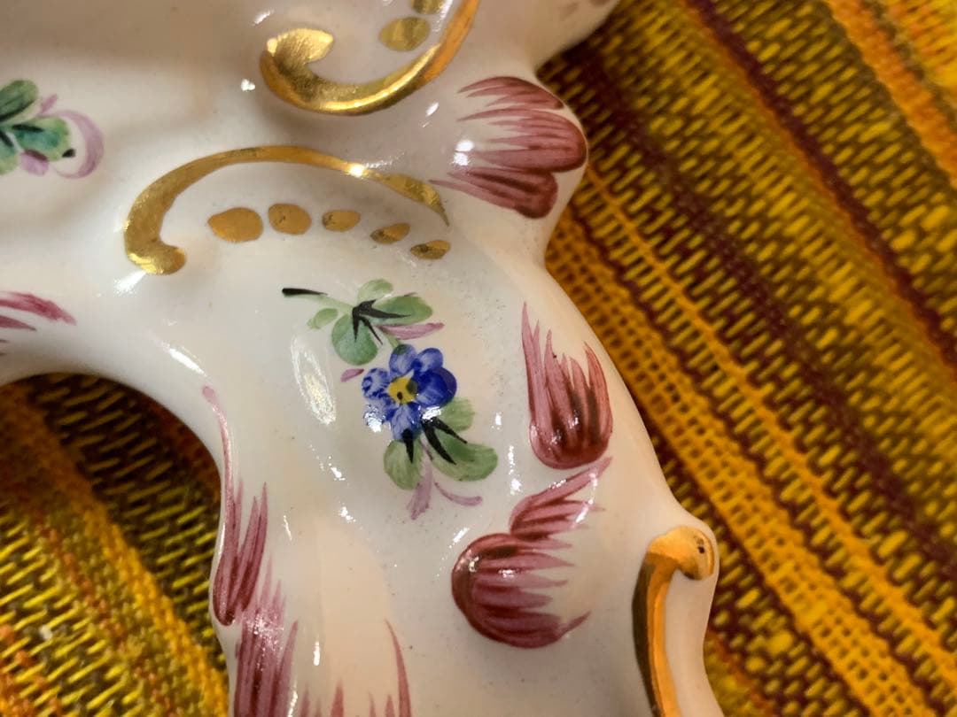フランス製　アンティーク　持ちやすい陶器のキャンドルスタンド金色花柄が素敵です！