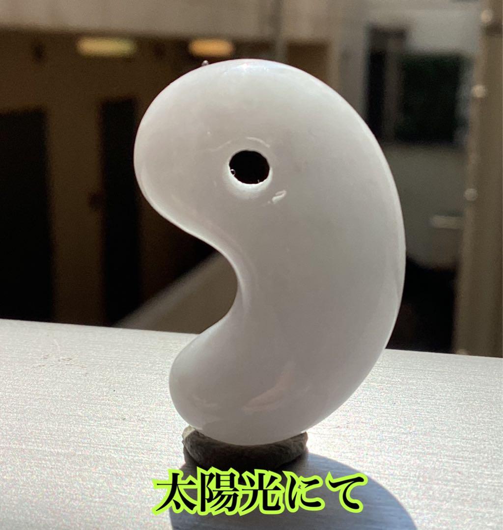✳超‼️超希少*糸魚川翡翠勾玉　一周の結晶線入り初めての勾玉‼️真っ白　市場にも無し