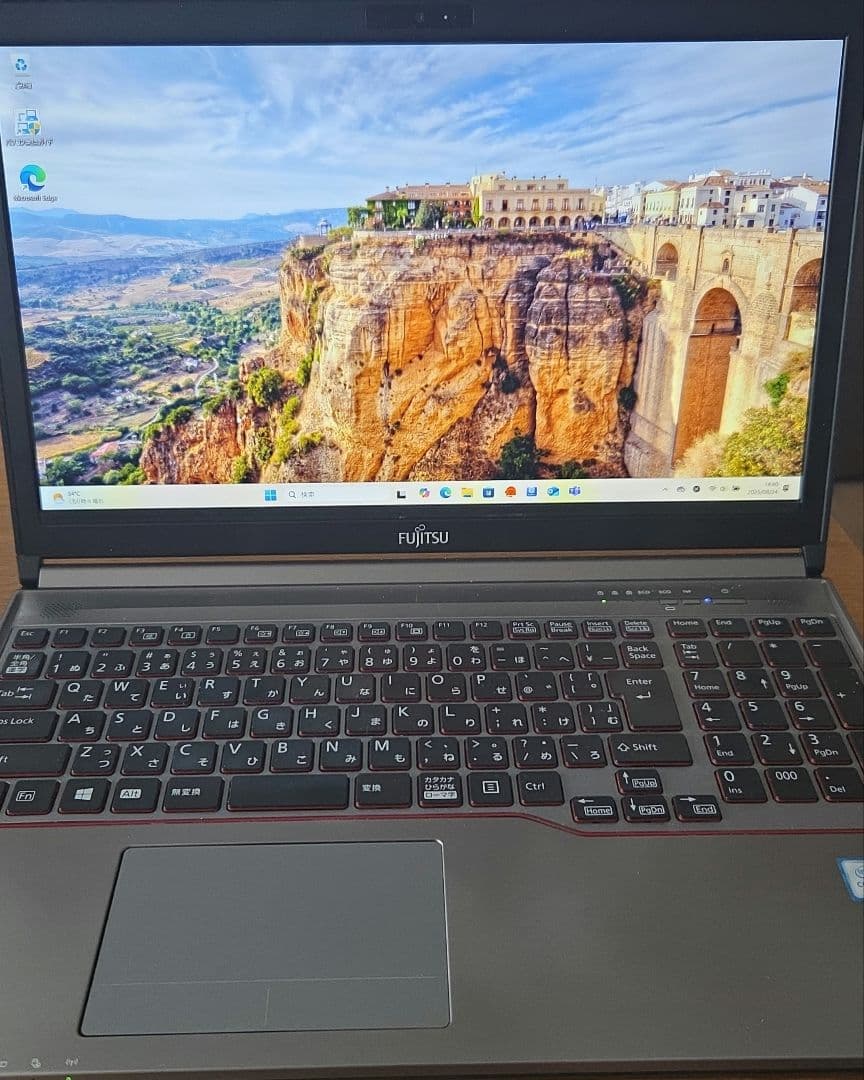 Fujitsu LIFEBOOK e756/P 15.6インチ 動作品