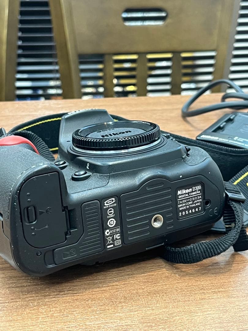 Nikon D300 デジタル一眼レフカメラ　動作確認OK 充電器ストラップあり