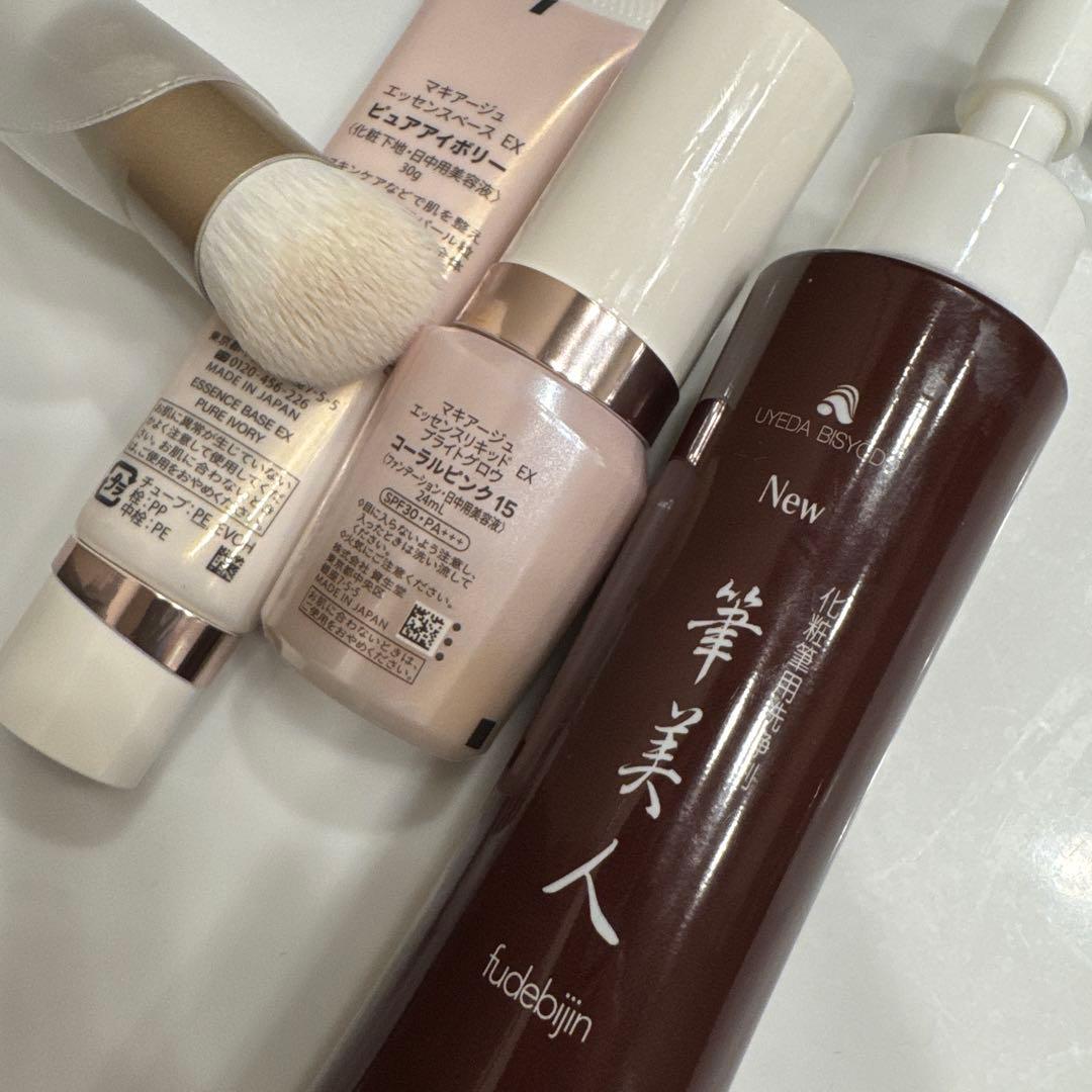 MAQuillAGE 白玉ファンデと下地 限定ブラシ付き