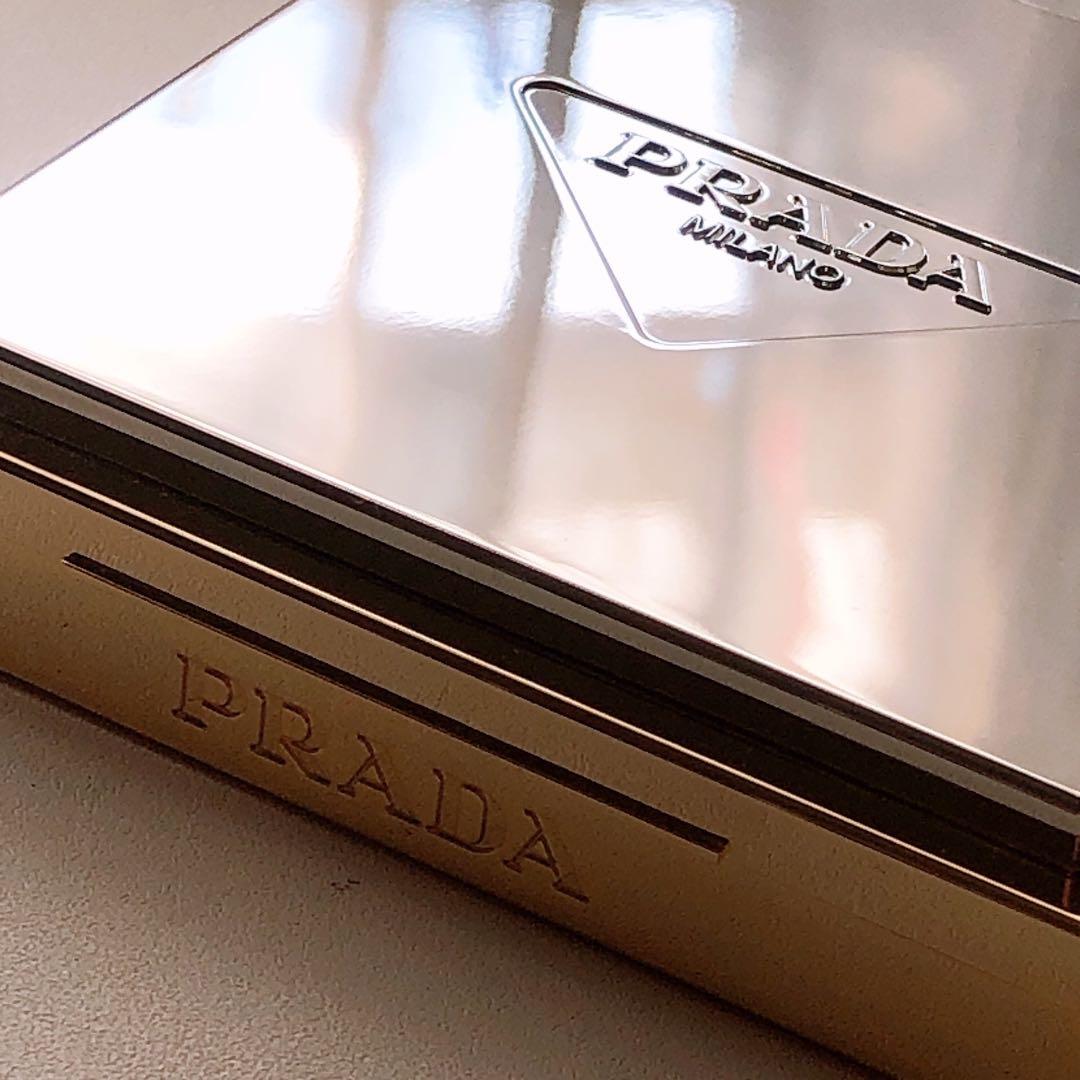PRADA ダイメンションズ マルチエフェクト アイシャドウ 03 パルス