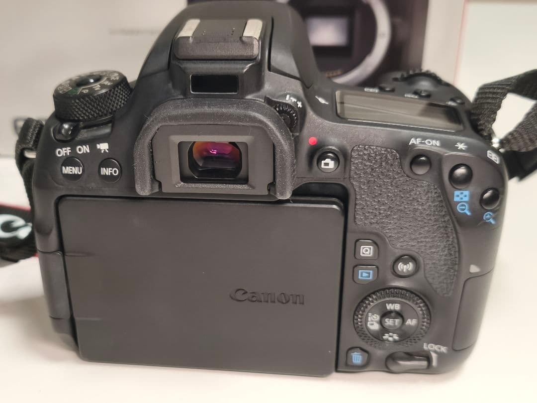 Canon EOS 9000D バッテリー付き