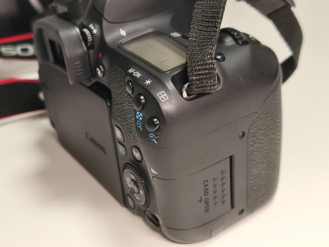 Canon EOS 9000D バッテリー付き