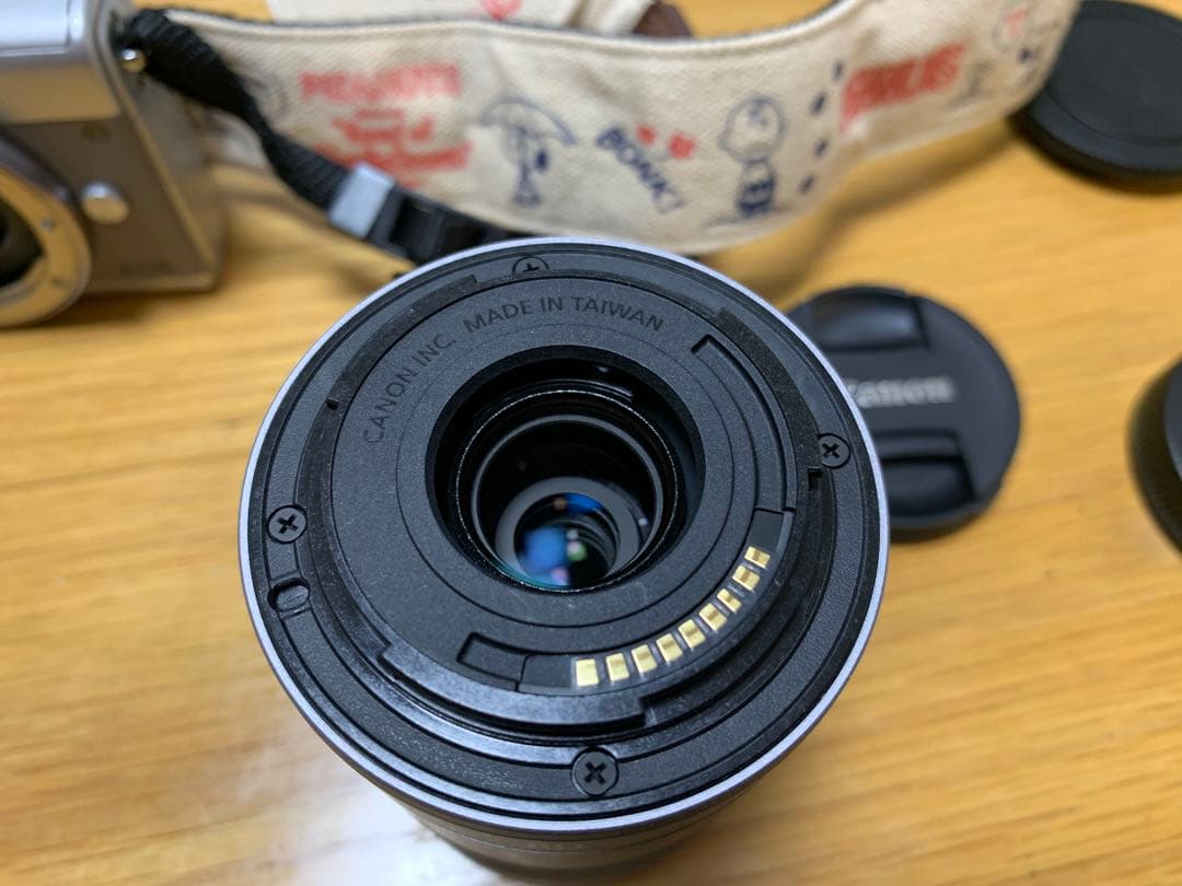 Canon EOS M100 ダブルズームキット　グレー　カメラ