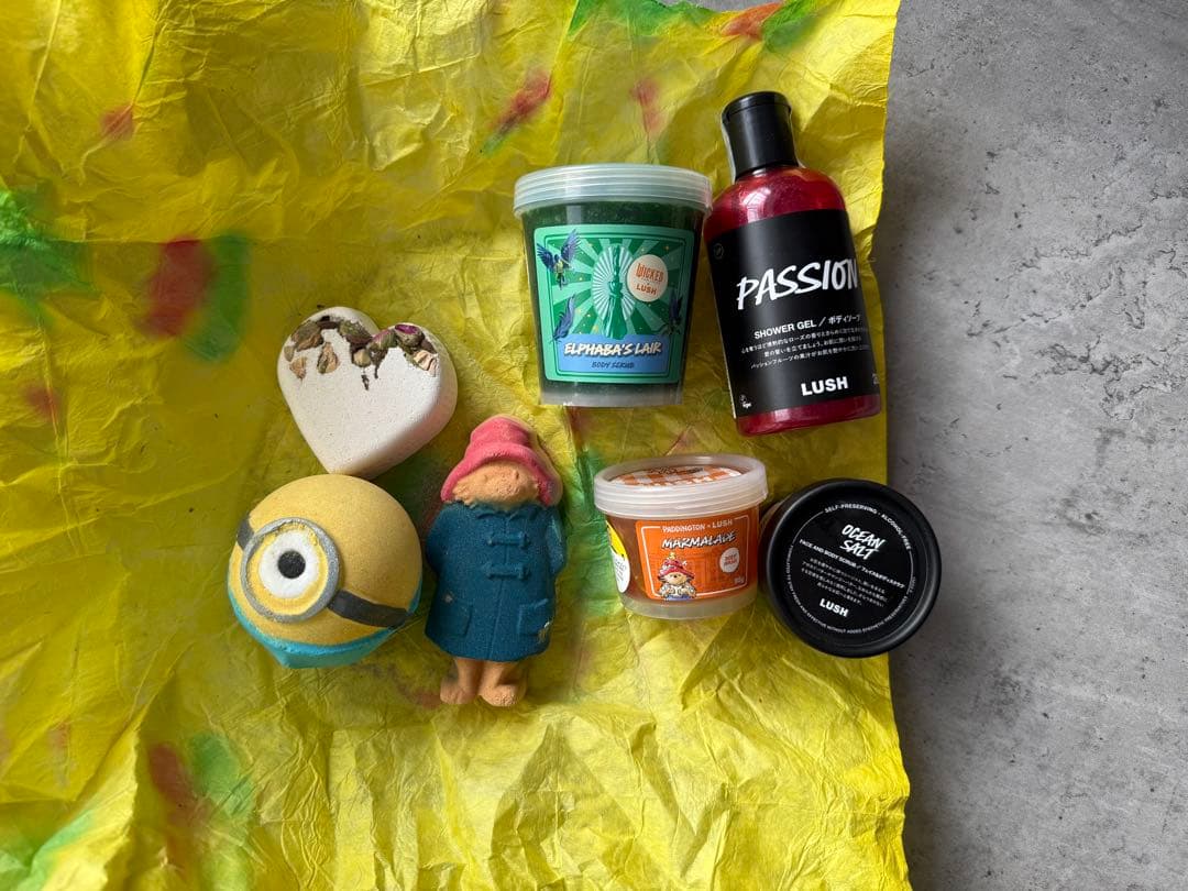 【新品未使用】LUSH7点セットバスボム、スクラブ、ボディーソープなどミニオン
