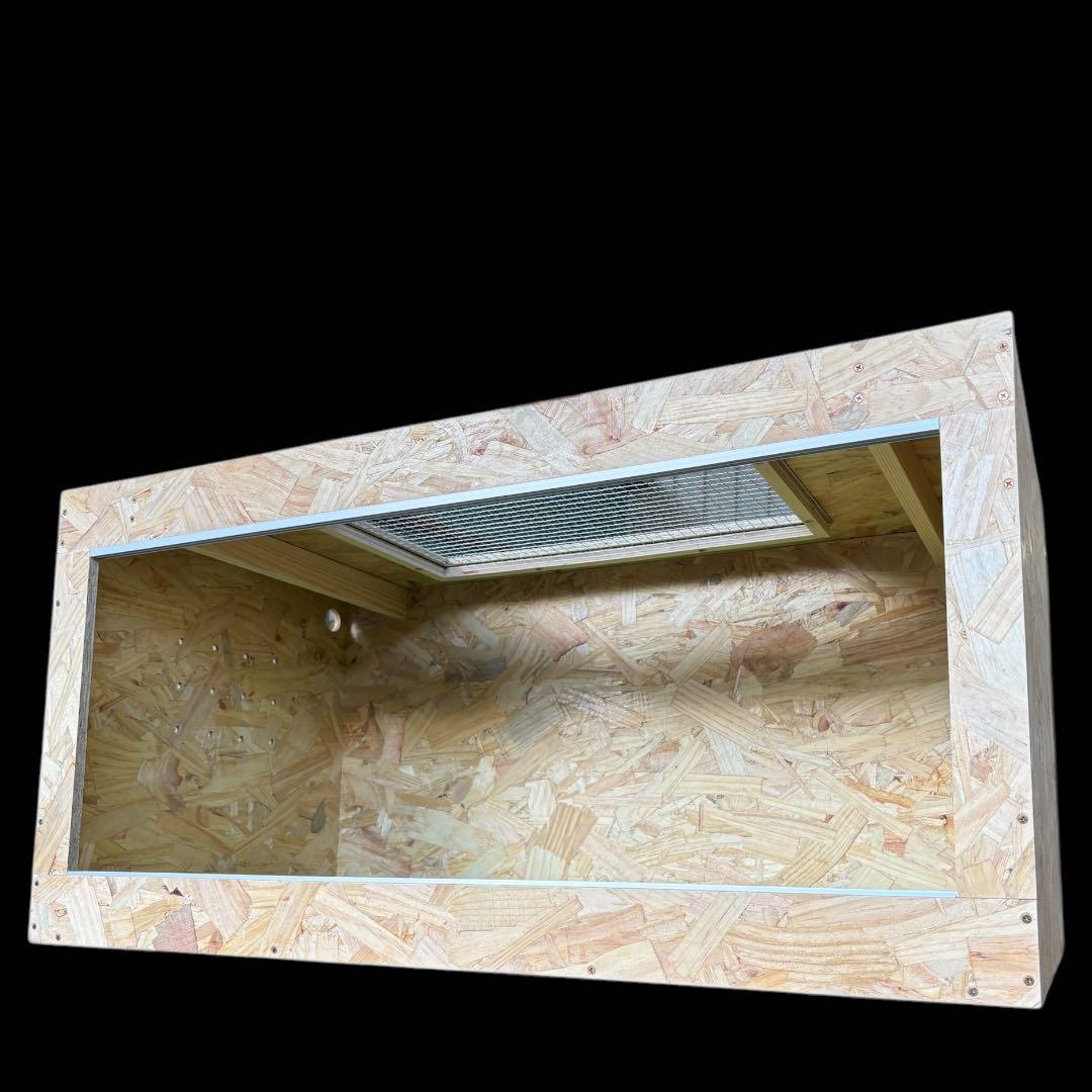 爬虫類ケージ 110×45×45㎝ 付け木、配線穴、通気口、蓋無し