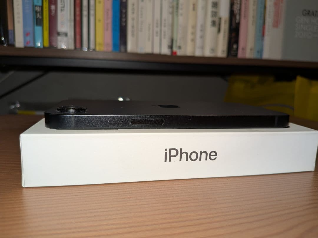 【美品】iPhone 16e Black 128GB