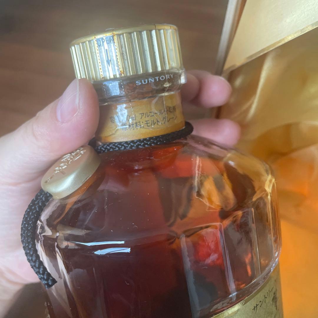 サントリー響 古酒　金キャップ金ラベル
