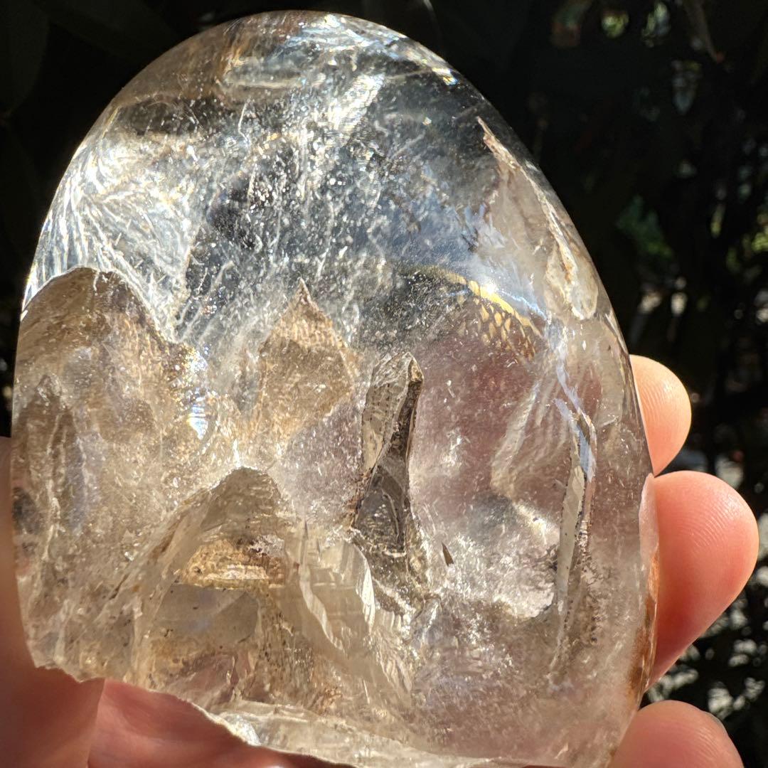 クォーツインクォーツ　貫入水晶　水晶原石