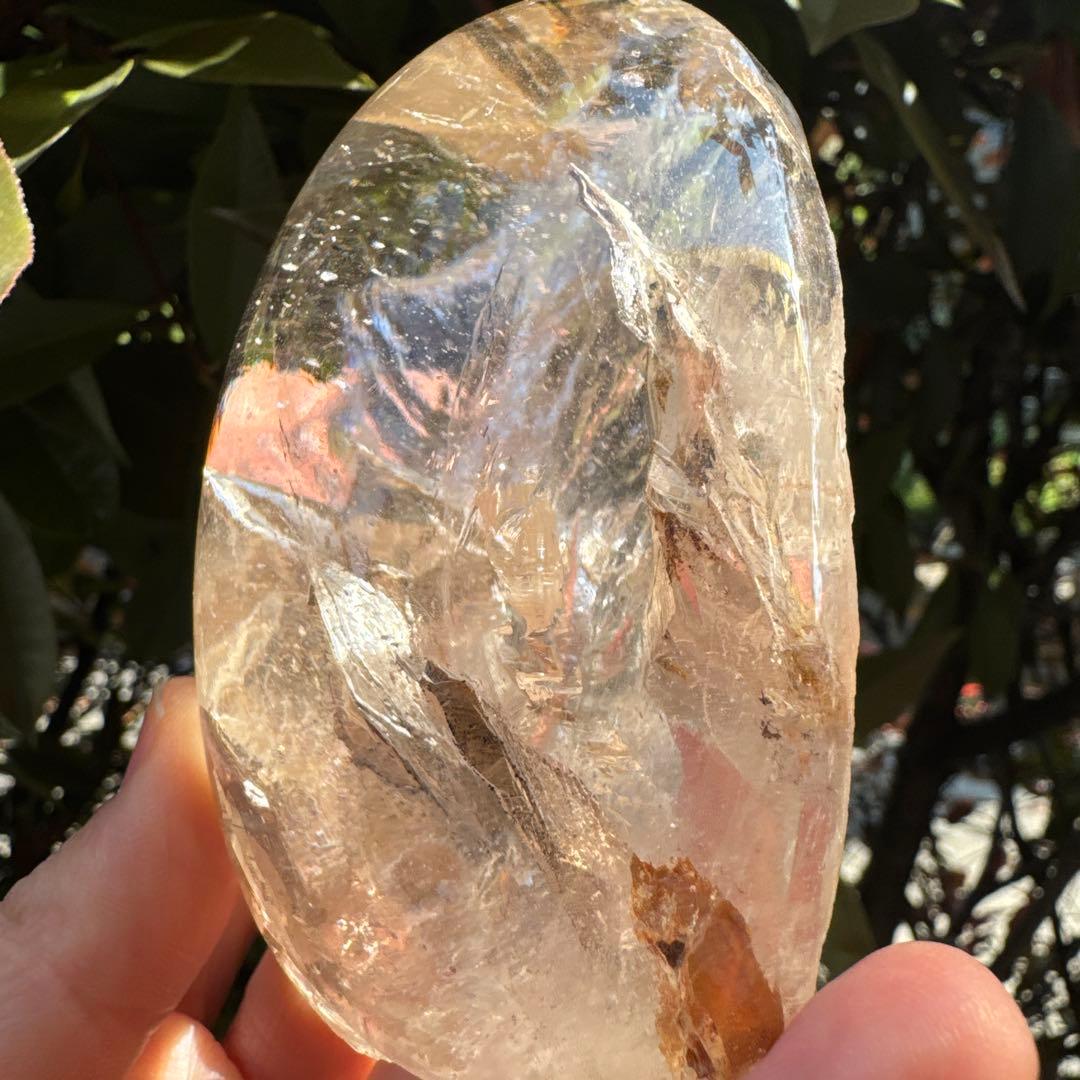 クォーツインクォーツ　貫入水晶　水晶原石