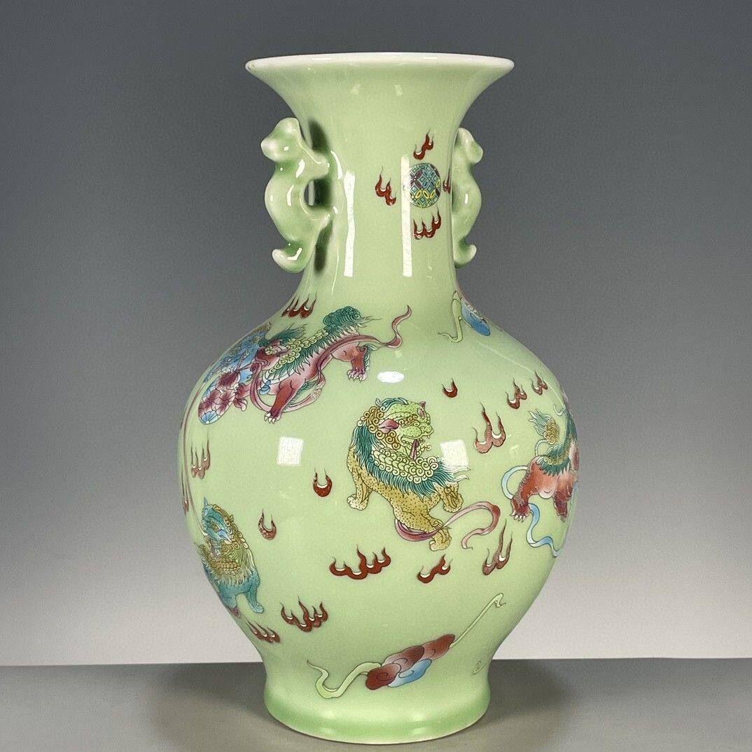 豆青釉麒麟紋両耳賞瓶 景徳鎮 陶磁器 装飾品 現代工芸品 美術品 置物
