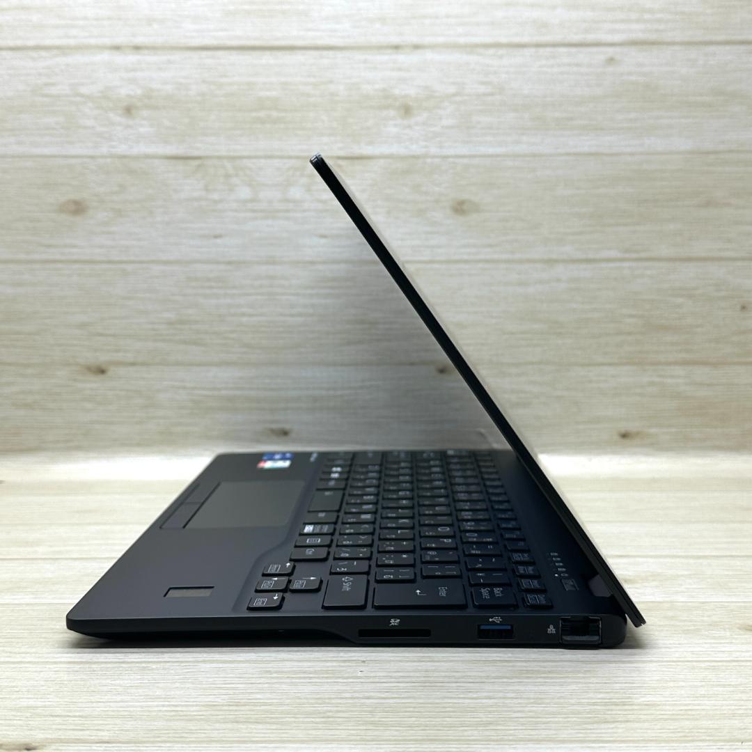 第11世代Corei5 16GB SSD512GB 軽量モデル 富士通 H93