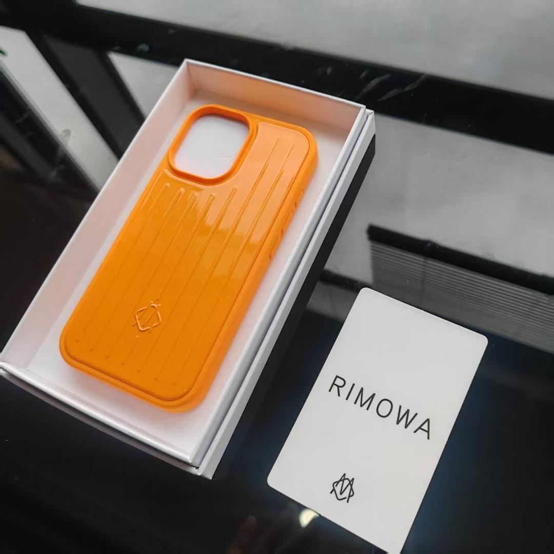 RIMOWA オレンジ iPhone16Proケースシルバーワイヤレス充電が可能