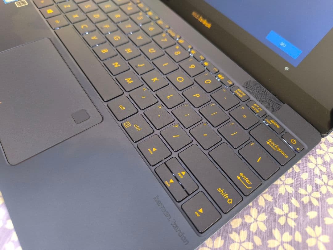 ASUS ZenBook UX390U i7 16GB SSD512GB 現状品