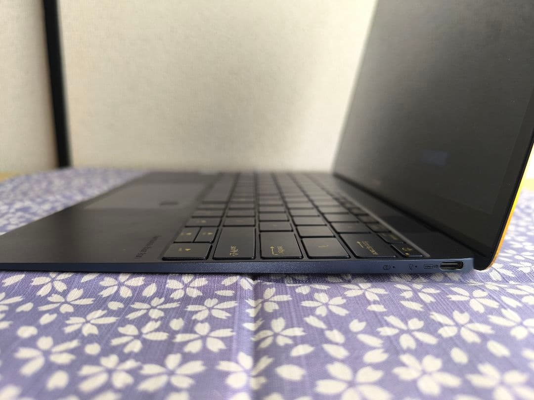 ASUS ZenBook UX390U i7 16GB SSD512GB 現状品