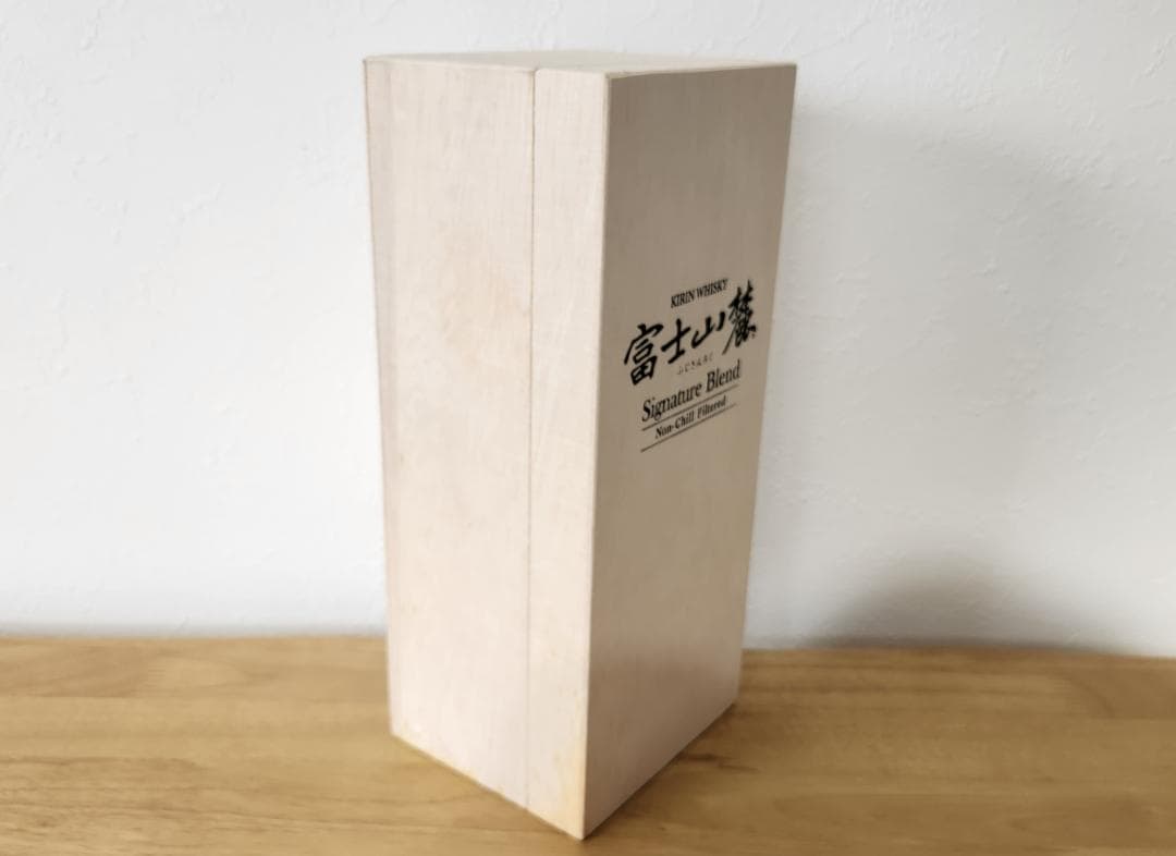 【入手困難】キリン「富士山麓」樽熟原酒50度Signature Blend木箱付