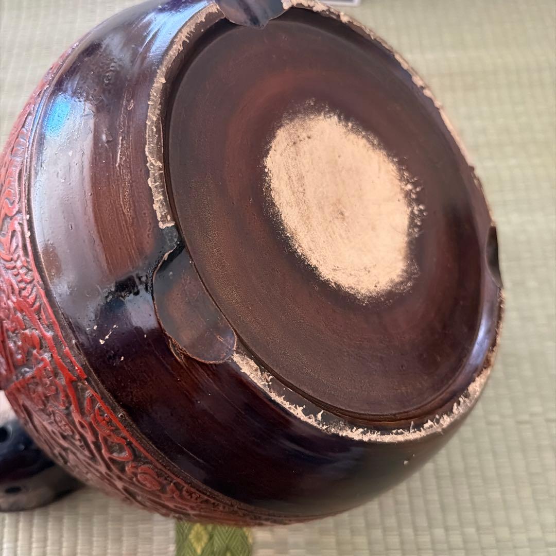 赤色 火鉢 彫刻装飾付き 直径26cm