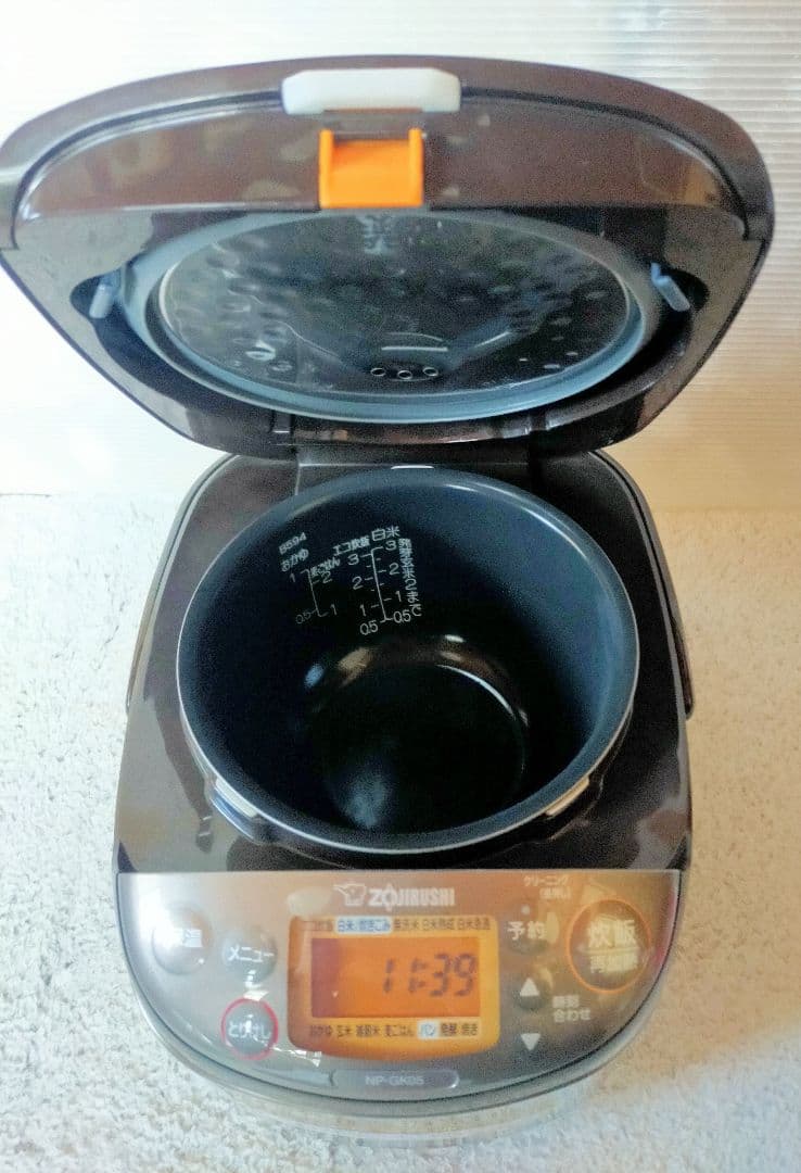 【美品】象印 IH炊飯器 3合 ステンレスブラウン NP-GK05-XT