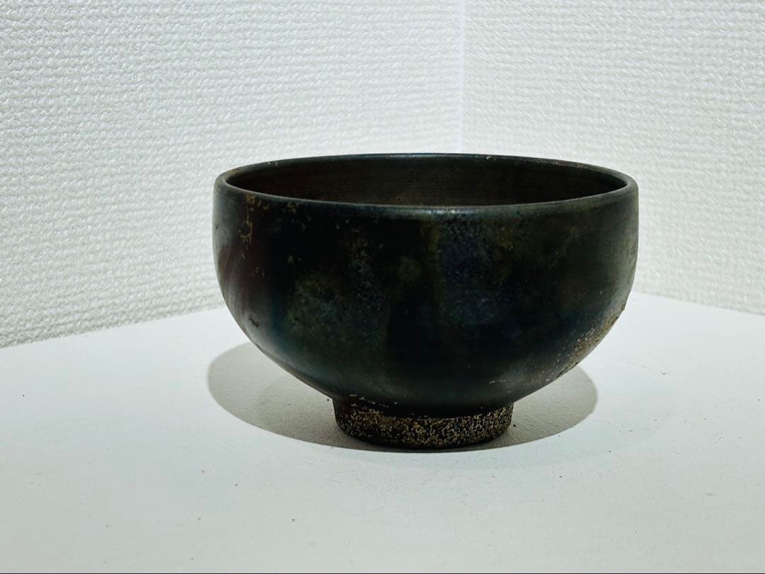 【黒楽茶碗 共箱付き】 黒色茶碗 木製箱付き
