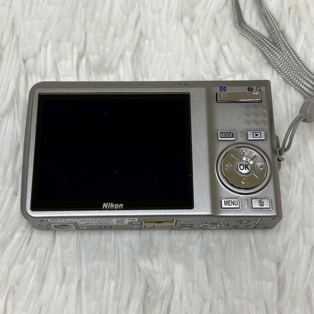 Nikon COOLPIX S550 SDカード4G シルバー コンデジ　動作品