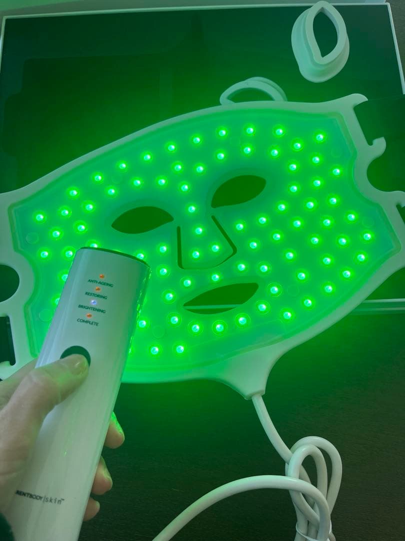 CURRENTBODY 4-IN-1 LED FaceMask パック2枚おまけ