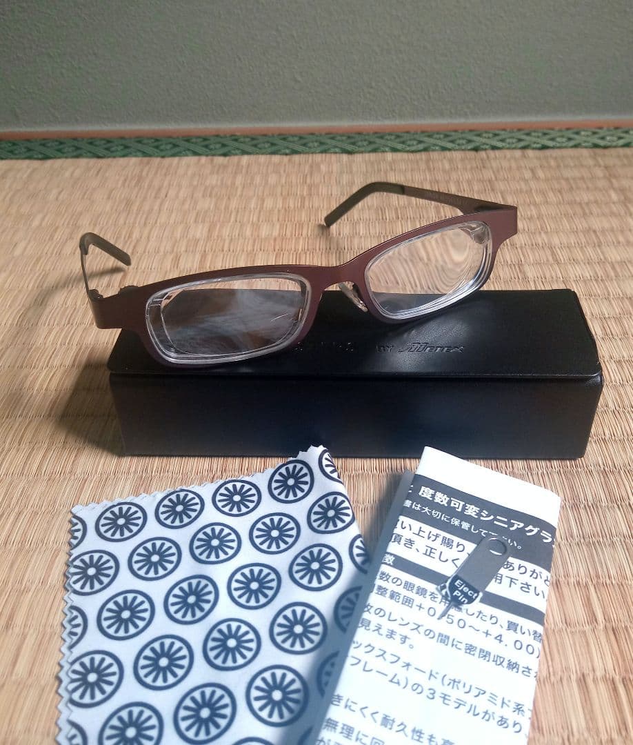 アイジャスターズ　eyejusters 度数可変シニアグラス　黒