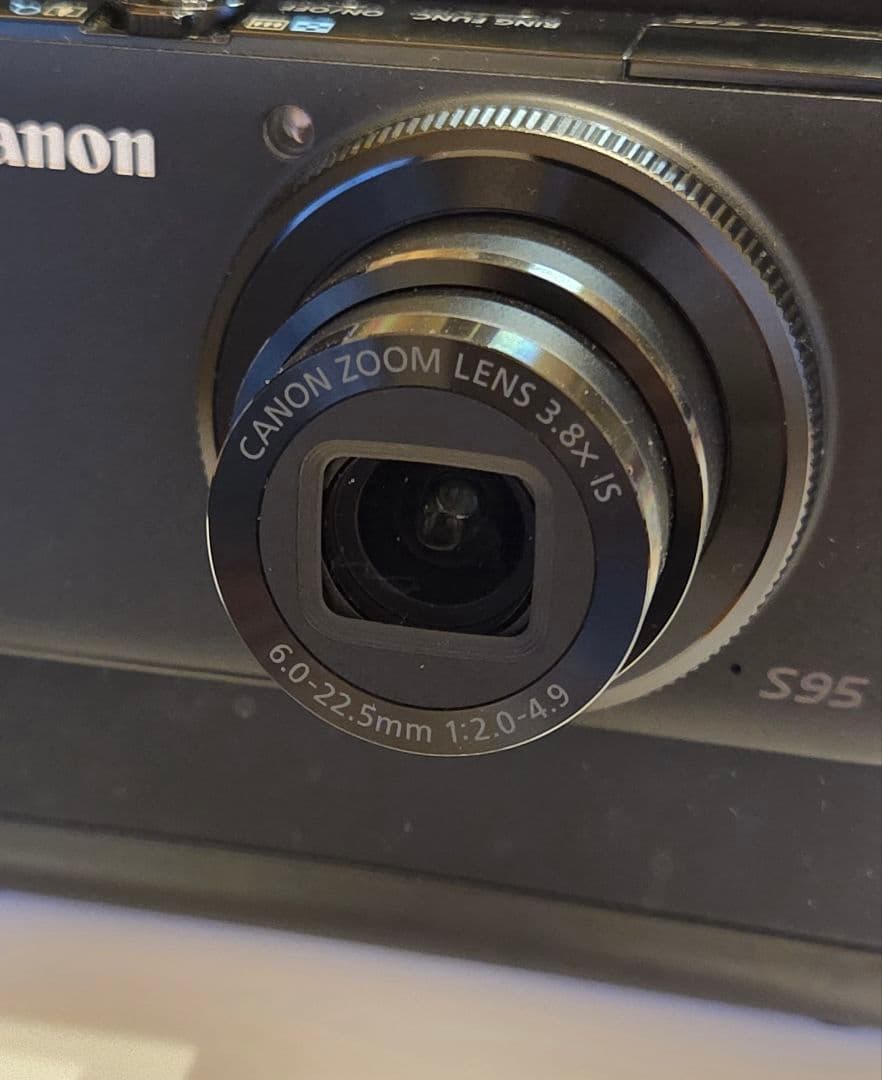 【美品】Canon PowerShot S95 予備バッテリー・ケース付き