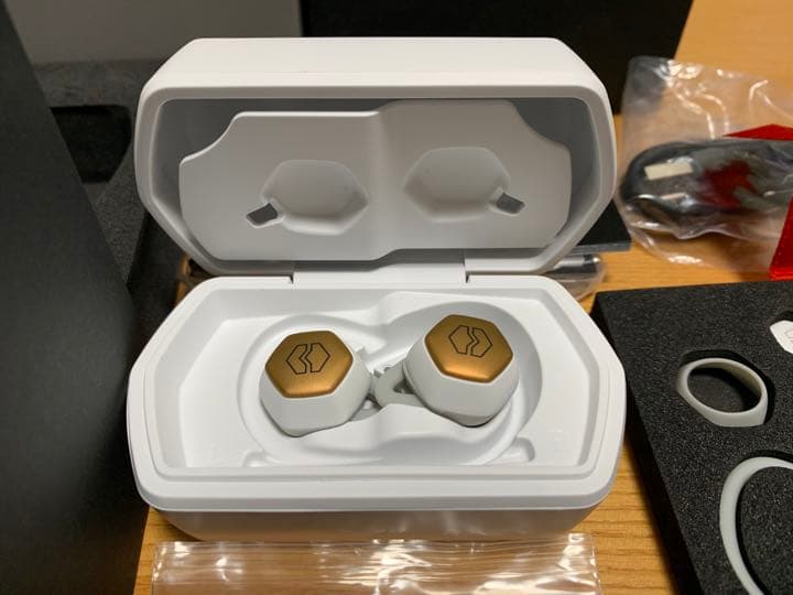 未使用 V-MODA Hexamove Pro White