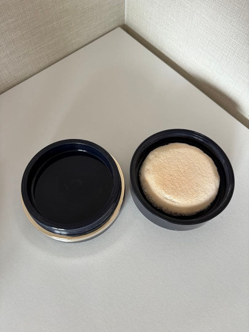 美品！clé de peau フェイスパウダー ライト 26g