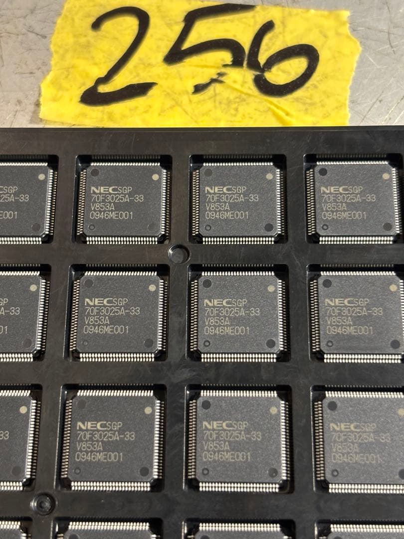 (87個) 集積回路 ICチップ　NEC 70F3025-33。新品同様。未使用