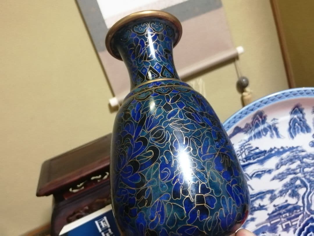 中国　七宝　金属花瓶　菊　牡丹　蝶　青緑金色　美しく凛々しい作品