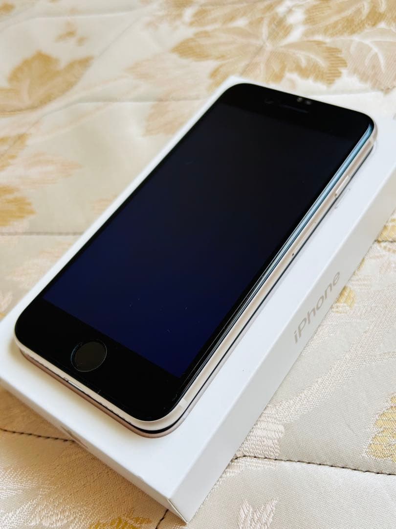 【美品】 Apple iPhone SE (第3世代) スターライト 電池99%