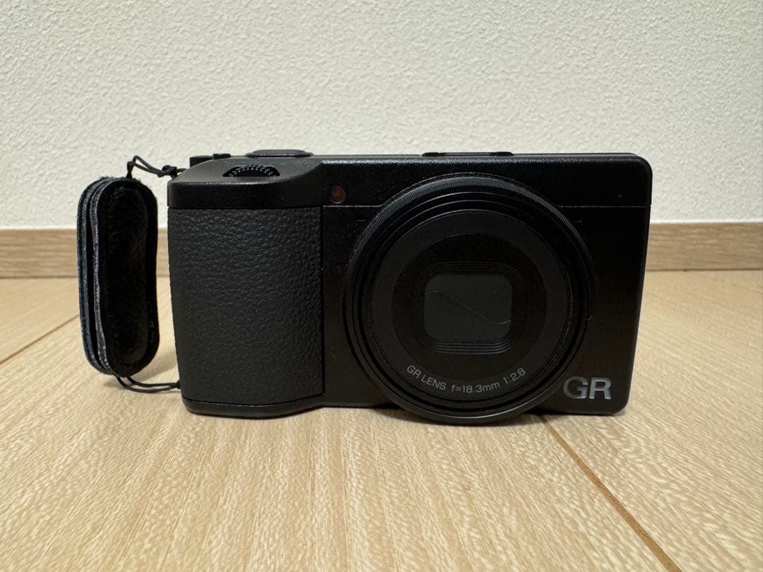 RICOH GR iv 本体 充電器 バッテリー2個　その他アクセサリー付き