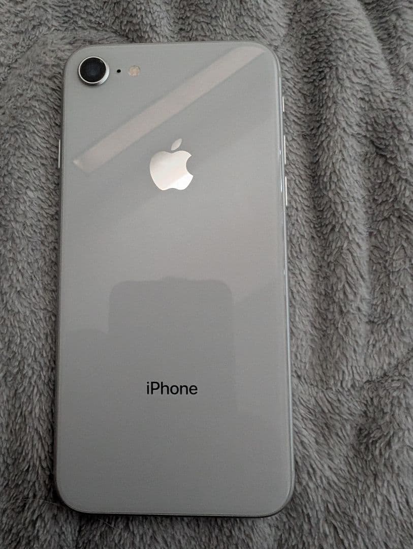 Apple iPhone 8 シルバー 本体 64gb