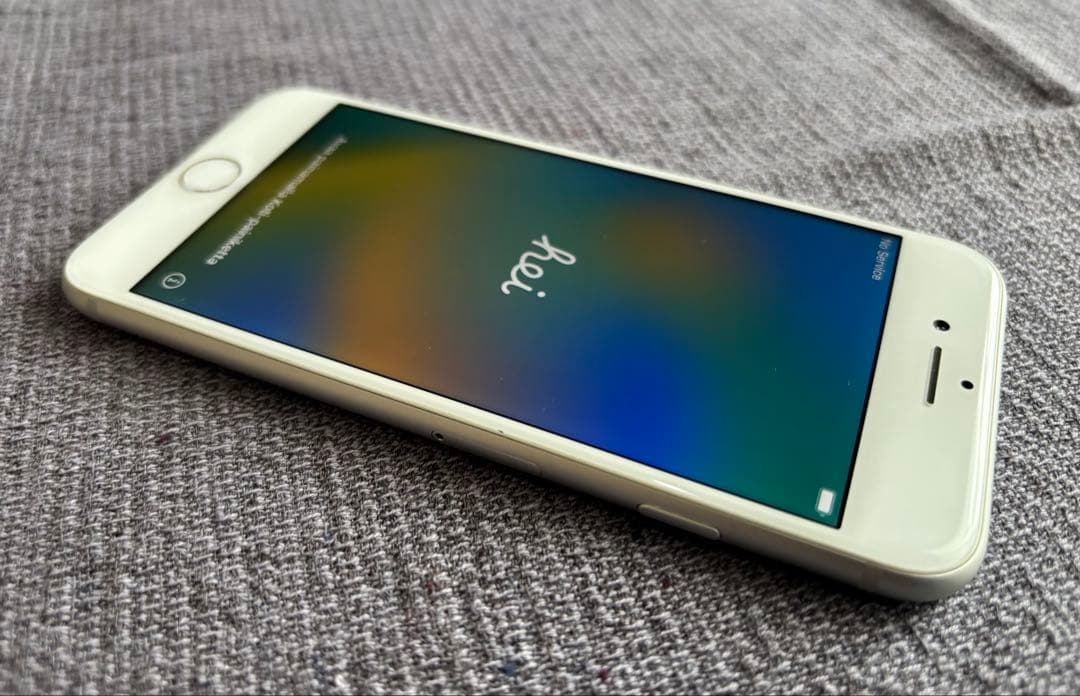 Apple iPhone 8 本体 シルバー