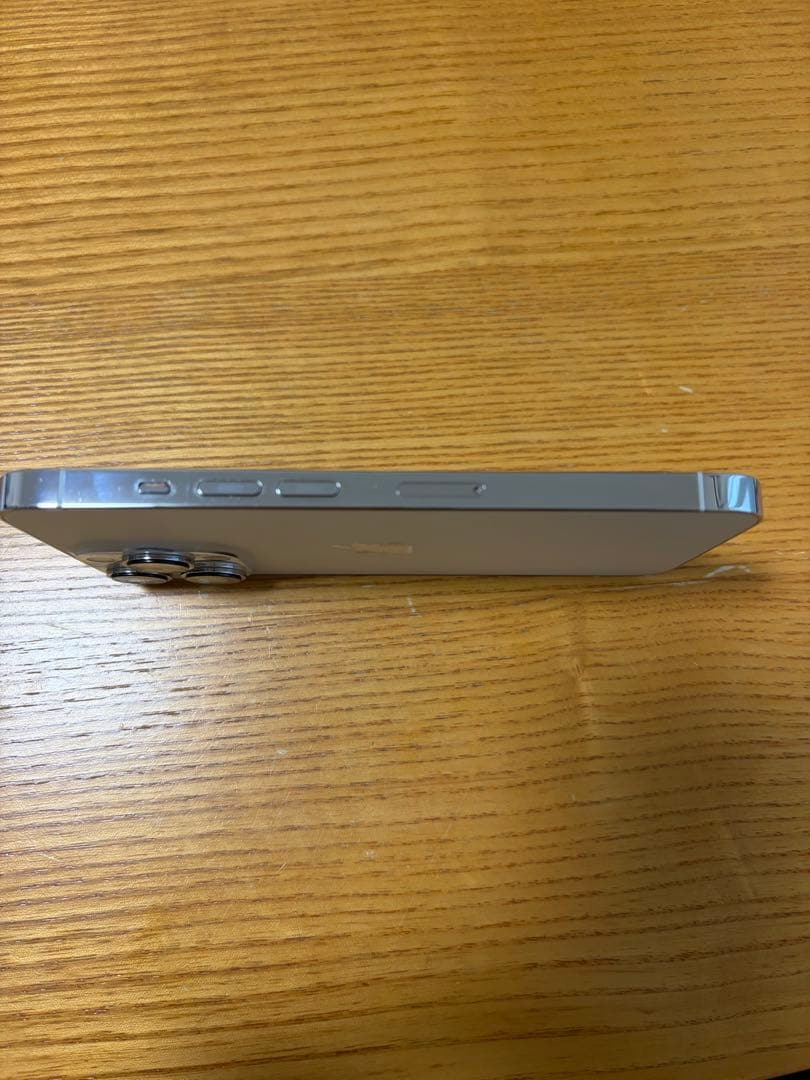 Apple iPhone 13 Pro 本体 画面にひびあり