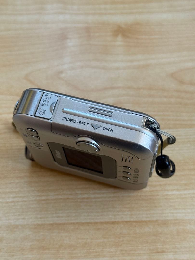 ニコン COOLPIX SQ　コンパクトデジタルカメラ