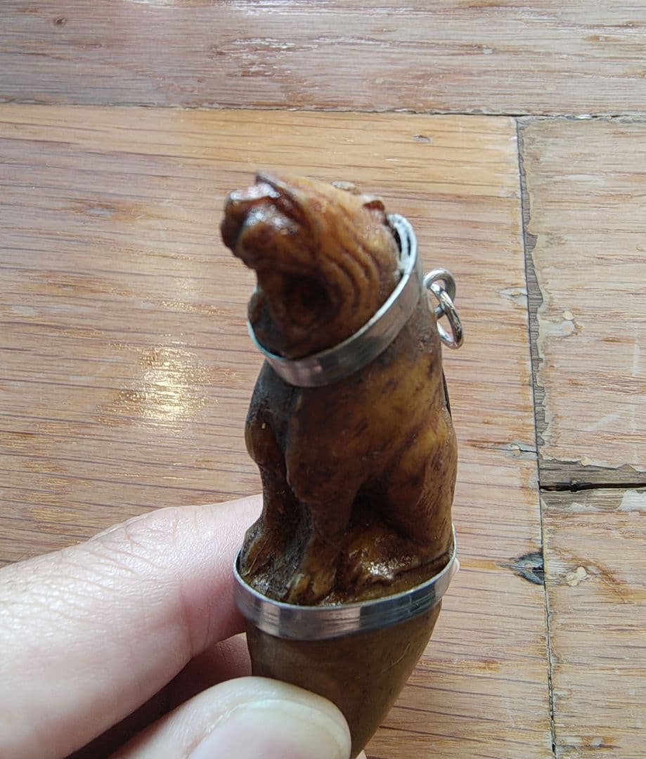 タイのお守りプラクルアン！虎の牙風のお守り！魔除けにマッサージにも！万能！