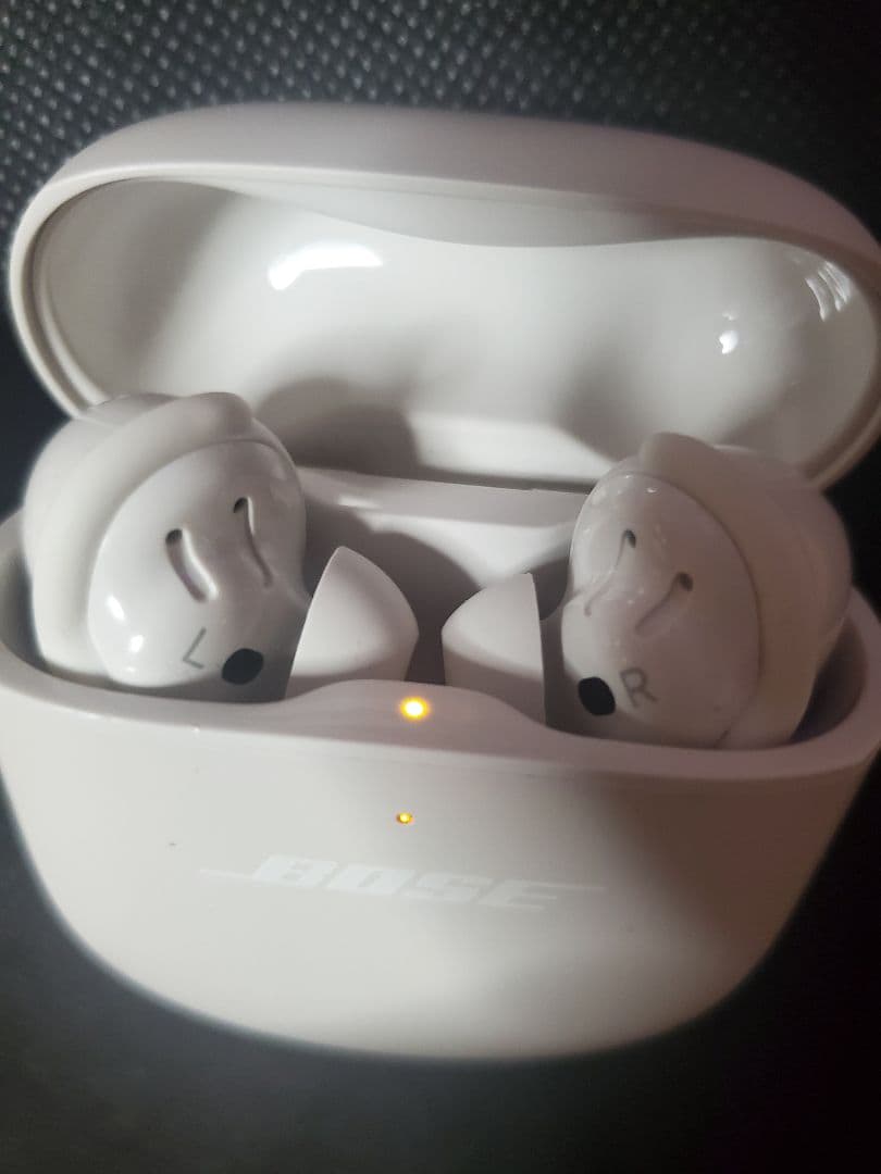 Bose ワイヤレスイヤホン ホワイト 充電ケース付き　ジャンク品