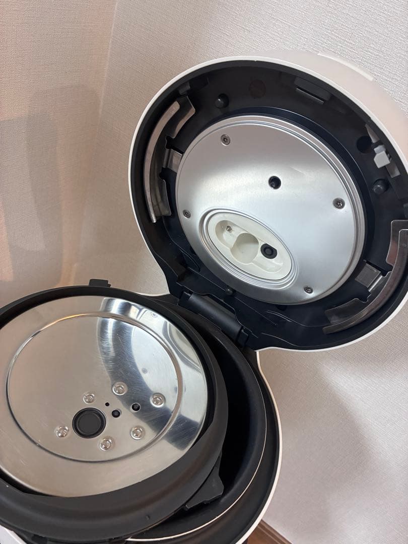 美品　2023年製 パナソニック　圧力IHジャー炊飯器　SR-NB102
