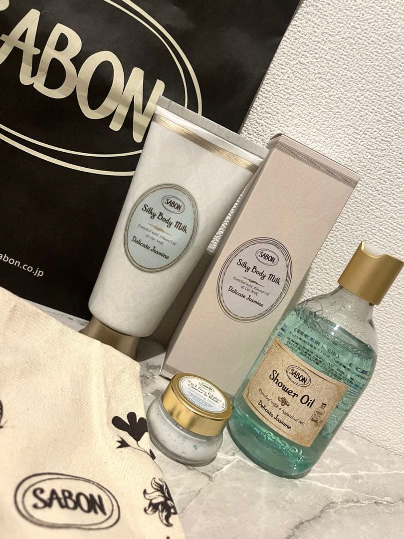 SABON ボディミルク & シャワーオイル & フェイススクラブ 巾着 セット
