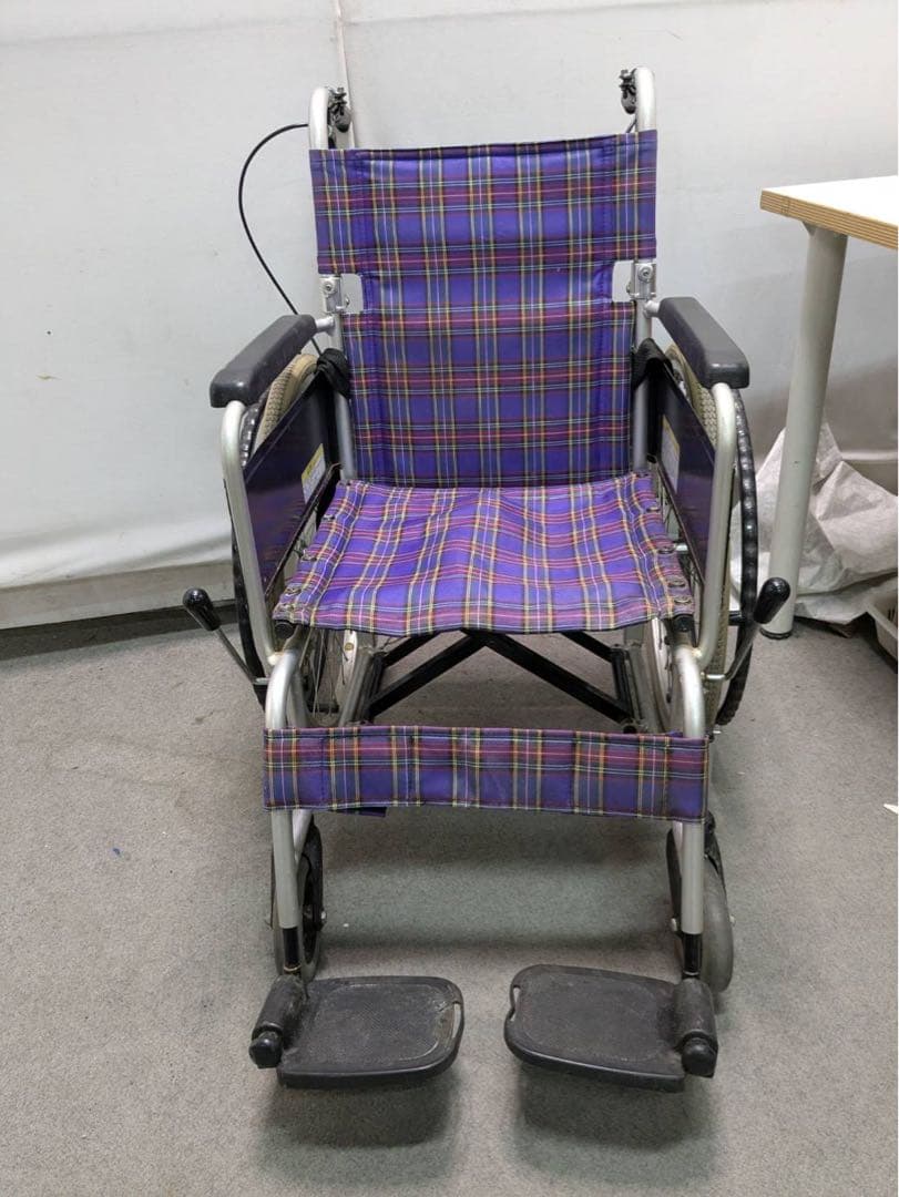【中古】カワムラサイクル　介護用車イス　パープル　折り畳み式　介助者用ブレーキ付