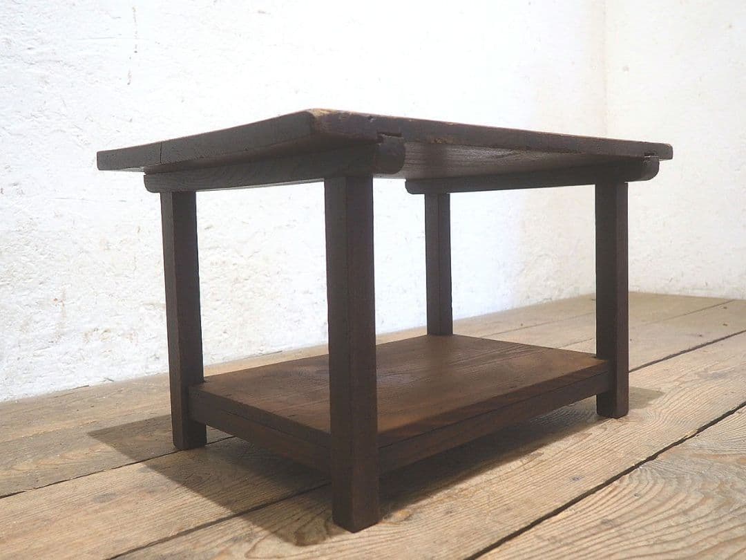 1546 小ぶりなテーブル　陳列台　展示台　花台　古家具　レトロ　アンティーク