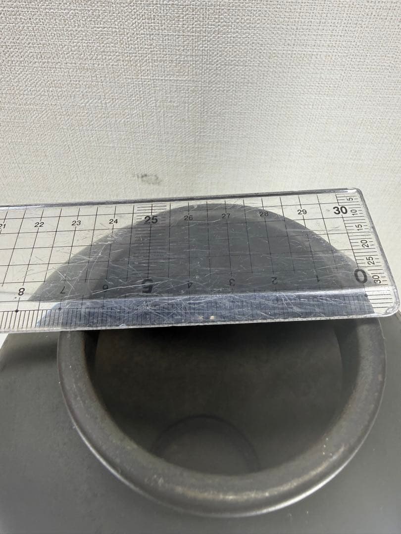 青銅製の壺　年代不明